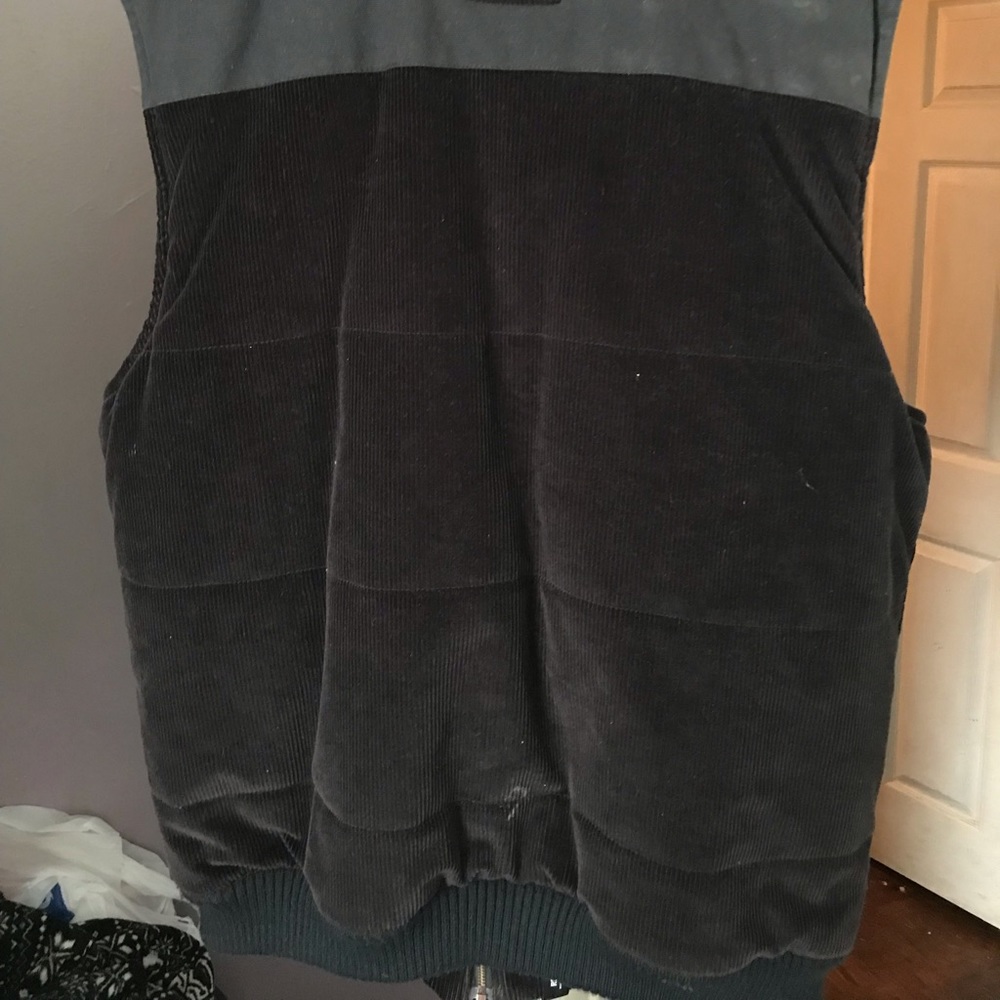 Vest - Picture 6 of 6